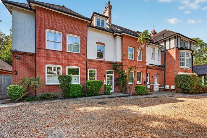 2 Bedroom Flat For Sale In Mckinley Road, Chine View Mansions, BH4