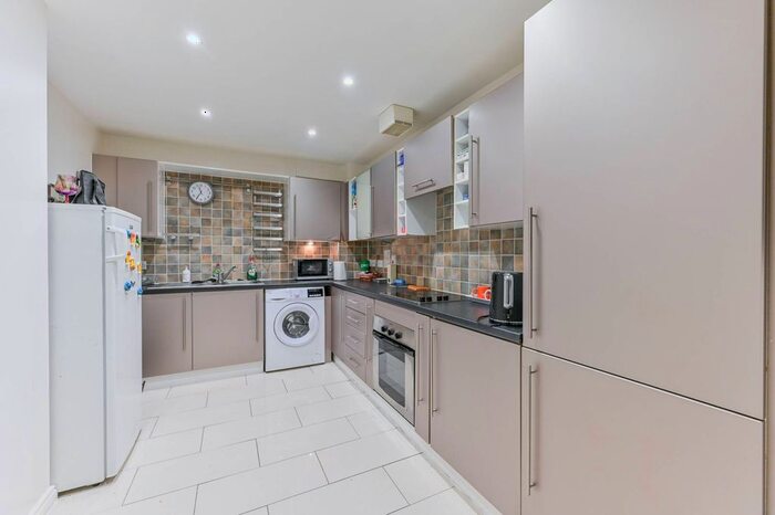 2 Bedroom Terraced House To Rent In Sycamore Close, South Croydon, CR2