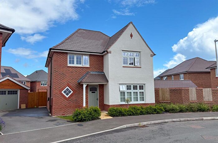 4 Bedroom Detached House To Rent In Oaktree Drive, Warwick, CV34