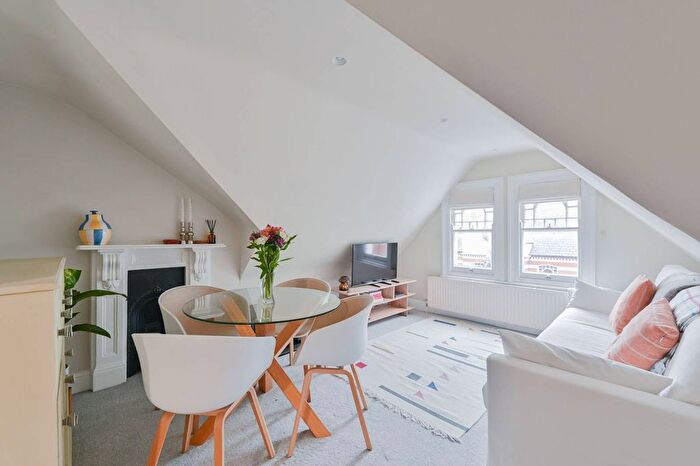 1 Bedroom Flat For Sale In Crockerton Road, Tooting Bec, London, SW17