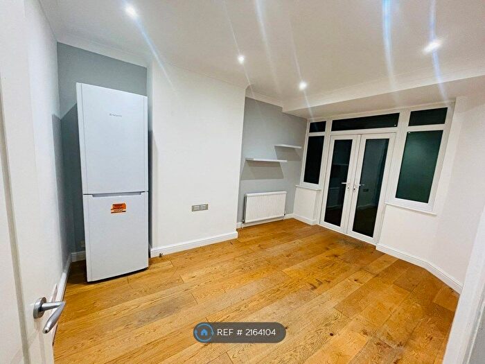 3 Bedroom End Of Terrace House To Rent In Lakeside Close, Sidcup, DA15