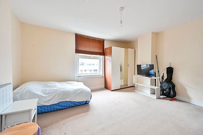 Studio For Sale In Chapel Road, West Ealing, London, W13