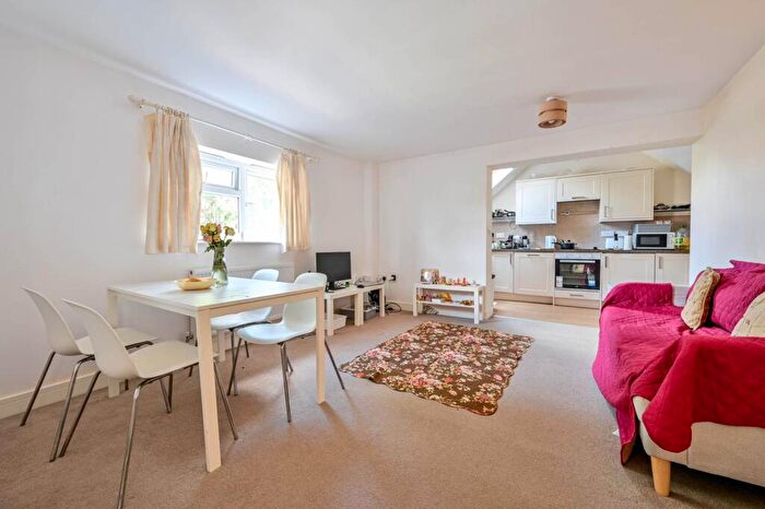2 Bedroom Maisonette For Sale In Cobbett Road, Guildford, GU2