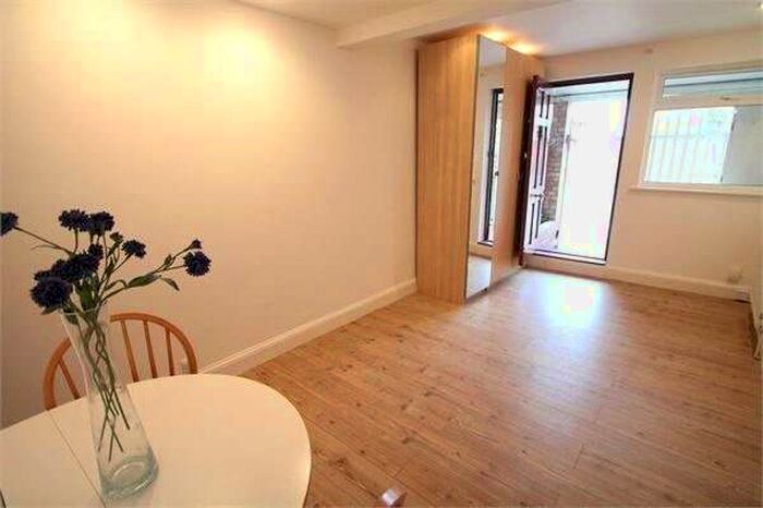 Apartment To Rent In Eastern Road, East Finchley, N2
