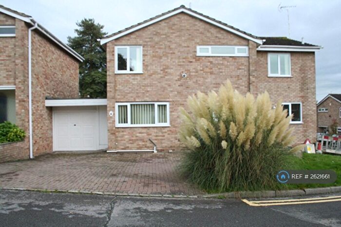 4 Bedroom Detached House To Rent In Harlech Avenue, Caversham, Reading, RG4