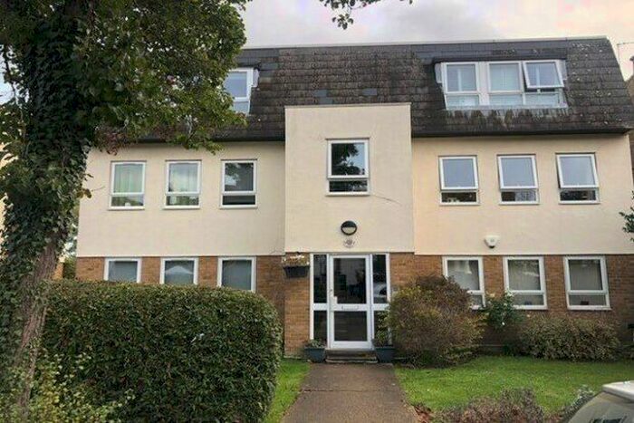 2 Bedroom Flat To Rent In Cleveland Road, London, E18