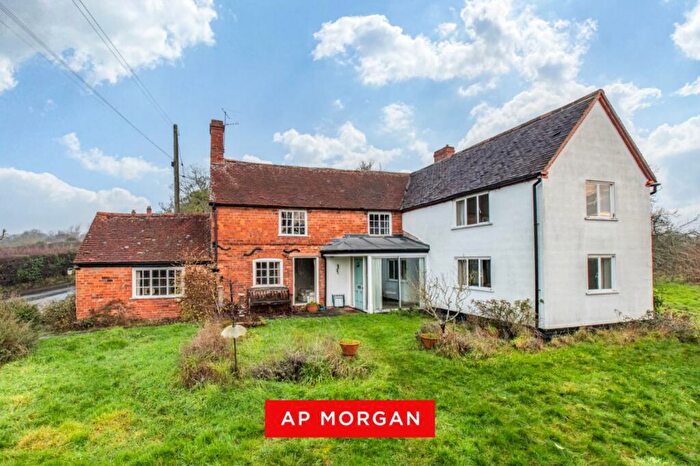 4 Bedroom Detached House For Sale In Yarnold Lane, Bournheath, Bromsgrove, Worcestershire, B61