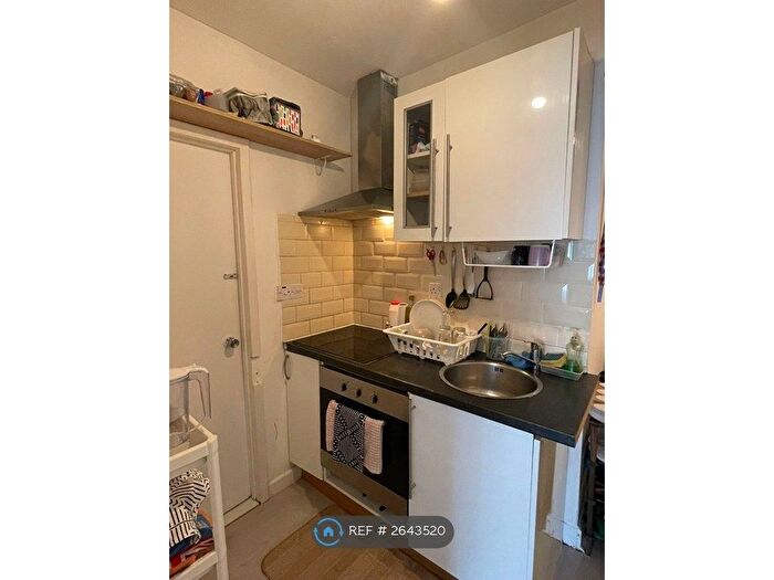 Studio To Rent In Bristow Road, Hounslow, TW3