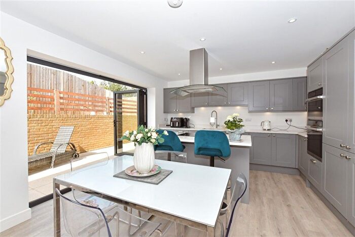 4 Bedroom Detached House For Sale In Borstal Hill, Whitstable, Kent, CT5
