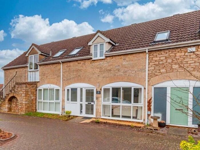2 Bedroom Barn Conversion For Sale In Wolsey Court, Woodstock, OX20