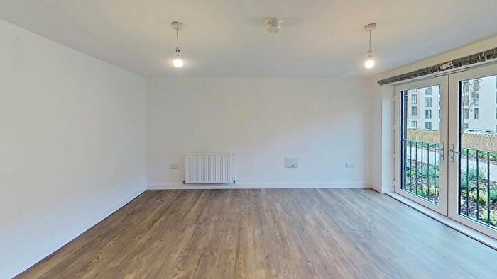 3 Bedroom Flat To Rent In Kilpatrick Grove, Edinburgh, EH6