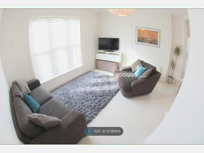 2 Bedroom Flat To Rent In Bedford Hill, Balham, SW12
