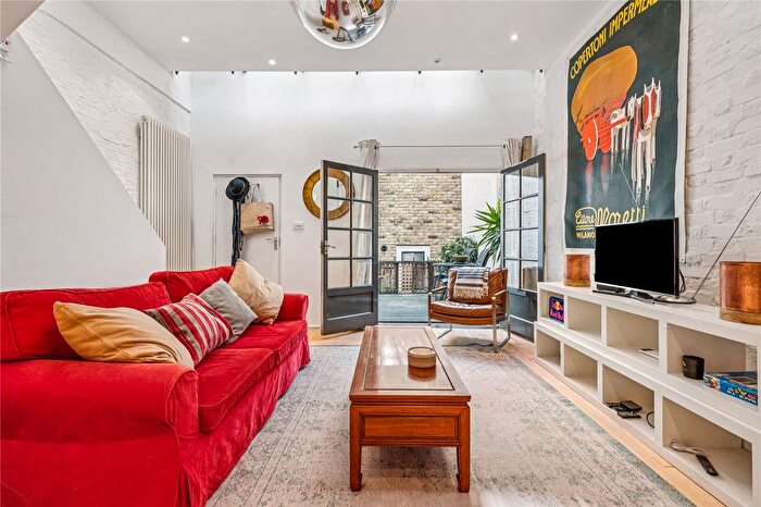 2 Bedroom Flat For Sale In Battersea Rise, SW11