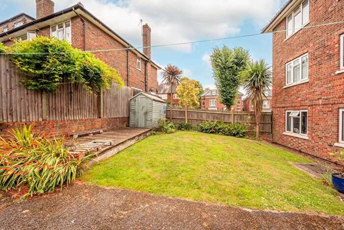 3 Bedroom Flat To Rent In Ricards Road, Wimbledon, London, SW19