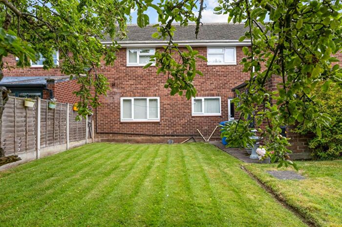 3 Bedroom Semi-Detached House For Sale In Clifton Close, Woolston, WA1