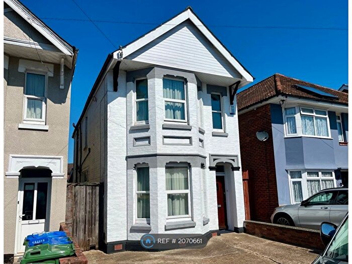 5 Bedroom Detached House To Rent In Morris Road, Southampton, SO15