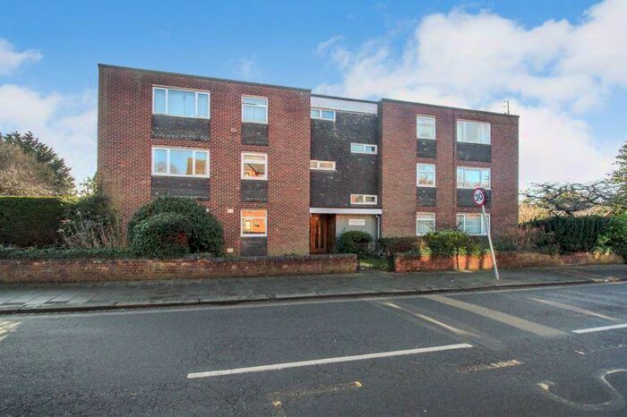 2 Bedroom Apartment To Rent In Shakespeare Road, Bedford, MK40