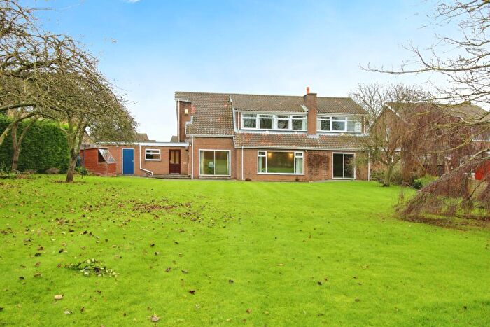 4 Bedroom Bungalow To Rent In Ledgate Lane, Burton Salmon, Leeds, North Yorkshire, LS25