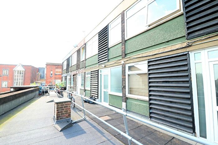 4 Bedroom Flat To Rent In Bethnal Green Road, London, Greater London, E2