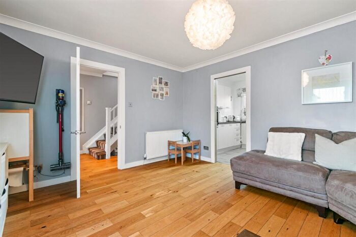 3 Bedroom End Of Terrace House For Sale In Barrs Terrace, Dumbarton, G82