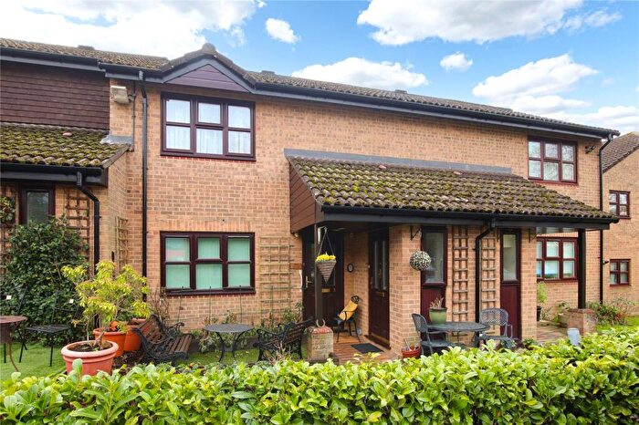 1 Bedroom Maisonette For Sale In Crowthorne Road, Bracknell, Berkshire, RG12