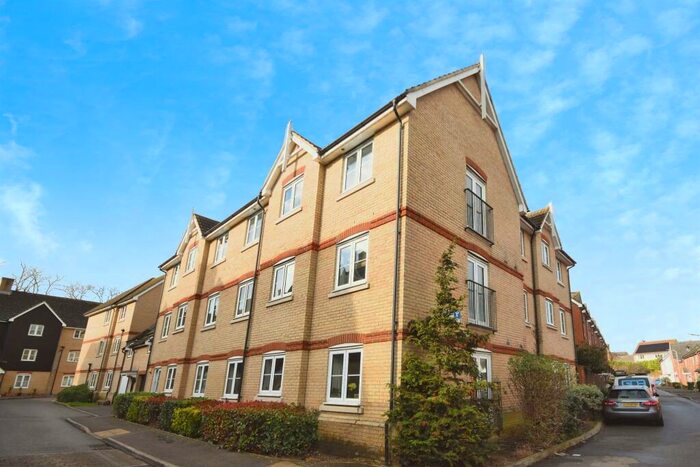 2 Bedroom Apartment For Sale In Harberd Tye, Great Baddow, Chelmsford, CM2