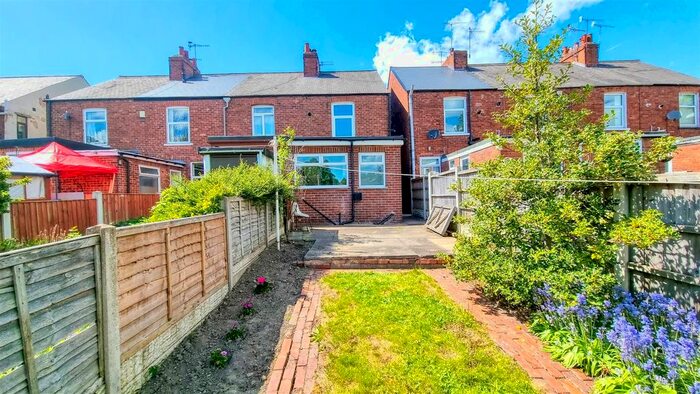 2 Bedroom End Of Terrace House To Rent In Derby Road, Chesterfield, Derbyshire, S40