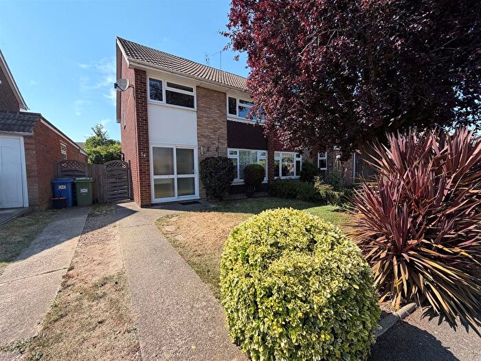 3 Bedroom Semi Detached House For Sale In Northwood Drive, Sittingbourne, ME10