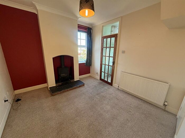 2 Bedroom End Terrace House To Rent In Woodmead Road, Axminster, EX13