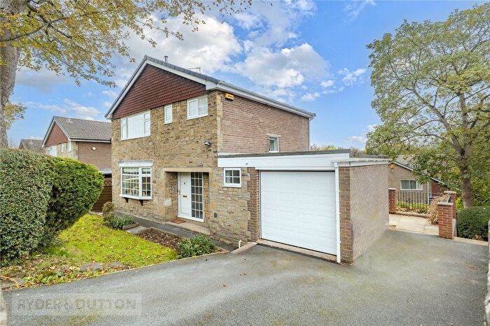 3 Bedroom Detached House For Sale In Tanyard Road, Oakes, Huddersfield, West Yorkshire, HD3
