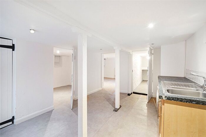 6 Bedroom Detached House To Rent In Old Town, Clapham, London, SW4