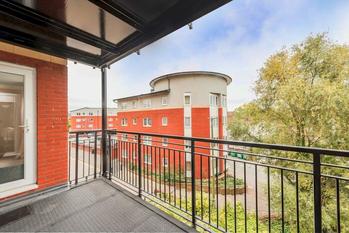 2 Bedroom Flat To Rent In Penn Place, Northway, Rickmansworth, WD3