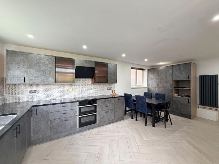 3 Bedroom Property To Rent In Egerton Road, Altrincham, WA15