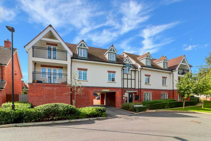 2 Bedroom Flat To Rent In Grange Road, Chalfont St. Peter, Gerrards Cross, SL9