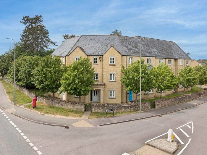 2 Bedroom Flat For Sale In Meadow Lane, Witney, OX28