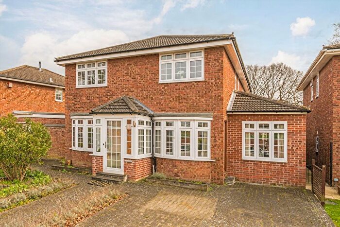 5 Bedroom Property For Sale In Maria Theresa Close, New Malden, KT3