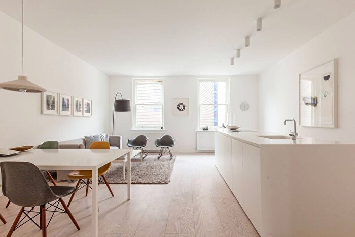 2 Bedroom Flat To Rent In Tooley Street, London Bridge, London, SE1