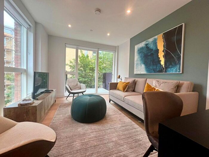 2 Bedroom Apartment To Rent In Joseph Huntley Walk, Reading, Berkshire, RG1