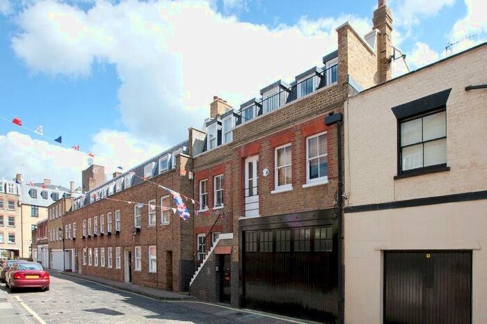 2 Bedroom Flat To Rent In Weymouth Mews, Marylebone, London, W1G