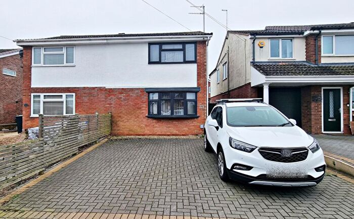 3 Bedroom Semi Detached House To Rent In Whitefriars, Rushden, NN10