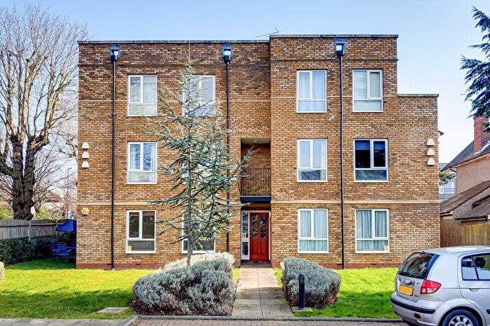 2 Bedroom Flat To Rent In Hamble Court, Haling Park Road, South Croydon, CR2