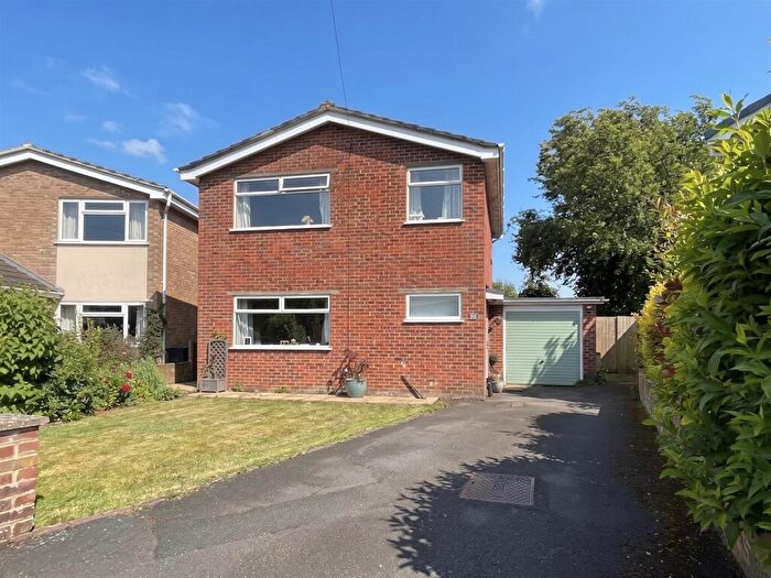 3 Bedroom Detached House For Sale In St. Georges Road, Salisbury, SP2