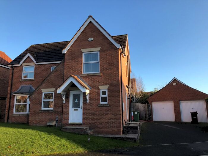 4 Bedroom Detached House To Rent In The Oval, Wakefield, WF1