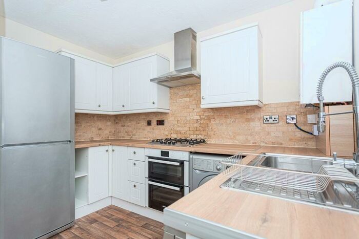 3 Bedroom Detached House To Rent In Ingram Gardens, Luton, LU2