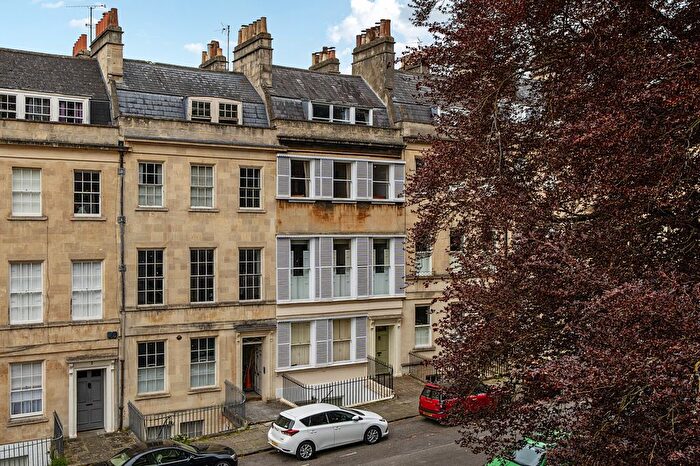 2 Bedroom Flat For Sale In St James's Square, Bath, BA1