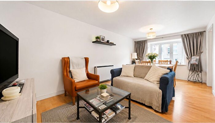 2 Bedroom Flat For Sale In Transom Square, Tyndal Court Transom Square, E14