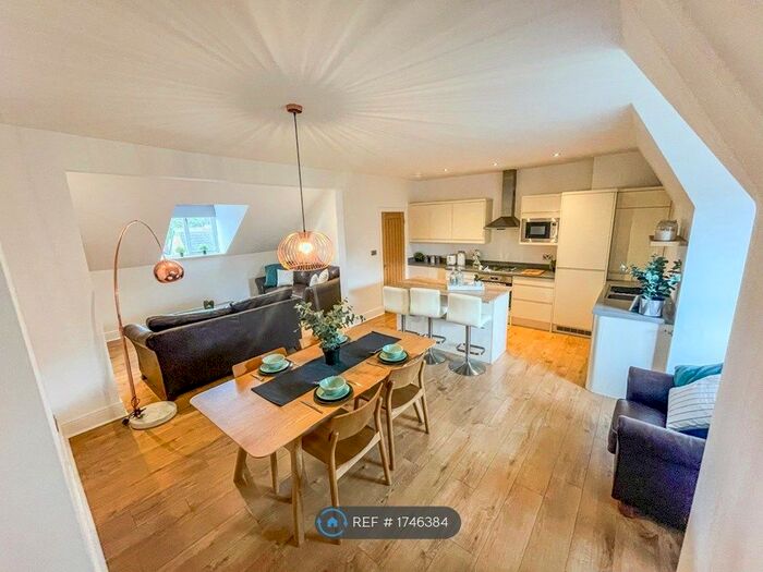 2 Bedroom Flat To Rent In Lenton Avenue, Nottingham, NG7