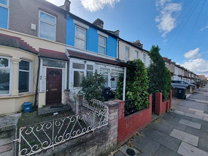 2 Bedroom Terraced House For Sale In Golfe Road, Ilford, IG1