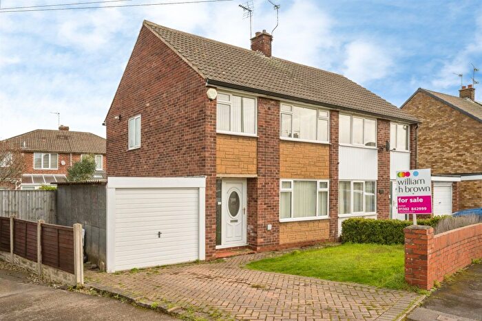 3 Bedroom Semi Detached House For Sale In Cleveland Way, Hatfield, Doncaster, DN7