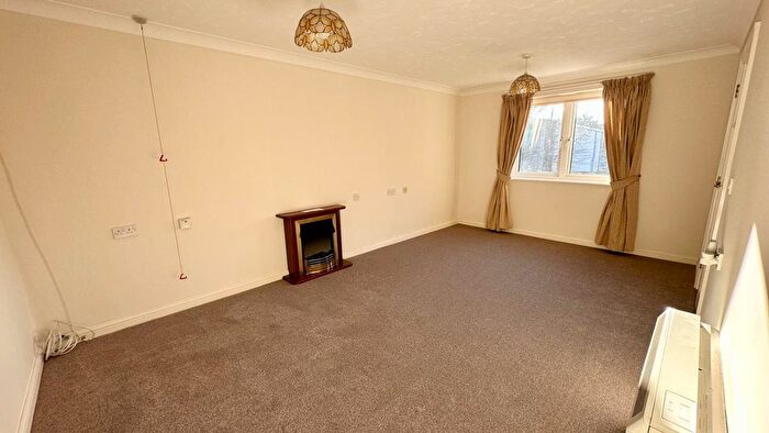 1 Bedroom Flat For Sale In New Station Road, Fishponds, Bristol, BS16